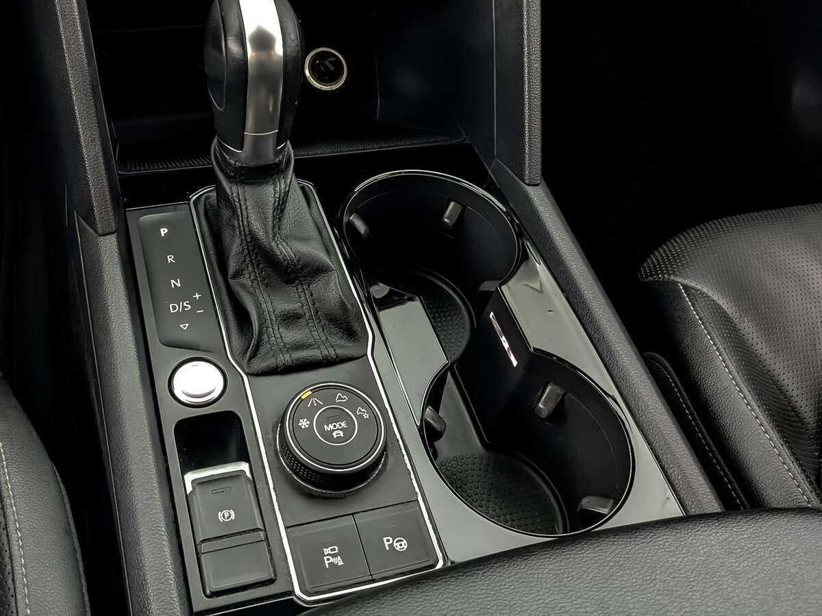Купить Volkswagen Teramont с пробегом. Фото: #21
