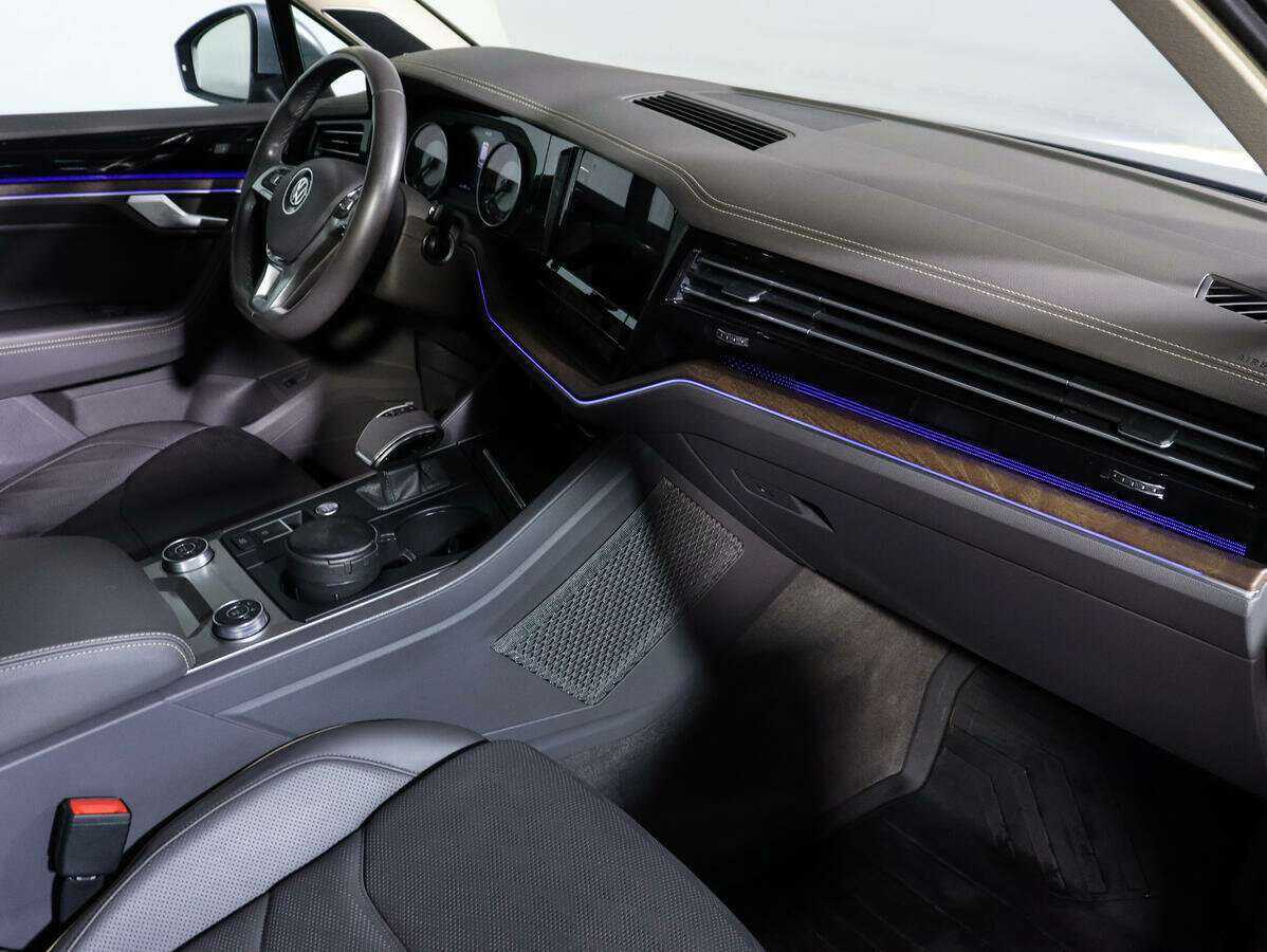Купить Volkswagen Touareg с пробегом. Фото: #7