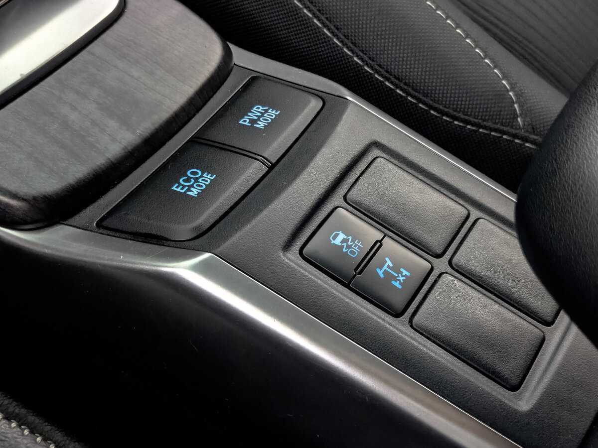 Купить Toyota Fortuner с пробегом. Фото: #21
