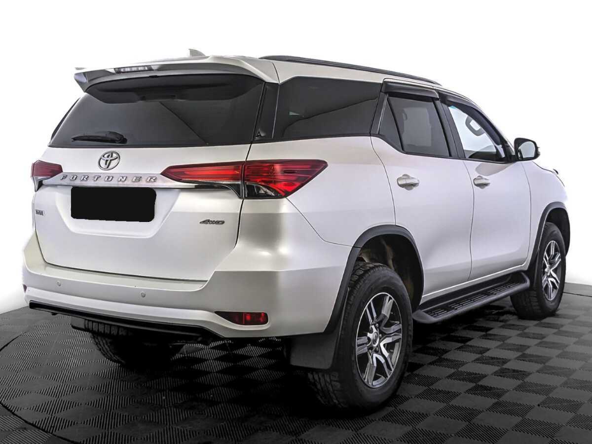 Купить Toyota Fortuner с пробегом. Фото: #4