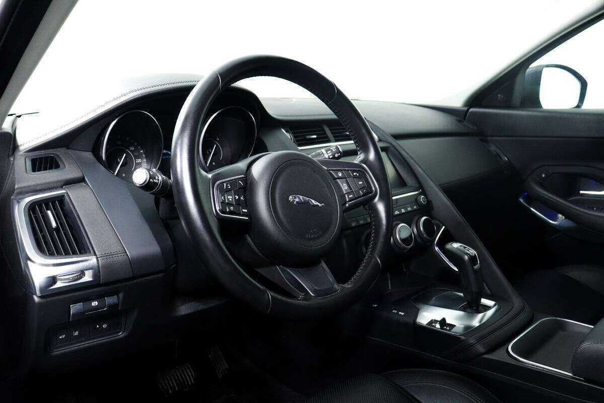 Купить Jaguar E-Pace с пробегом. Фото: #12