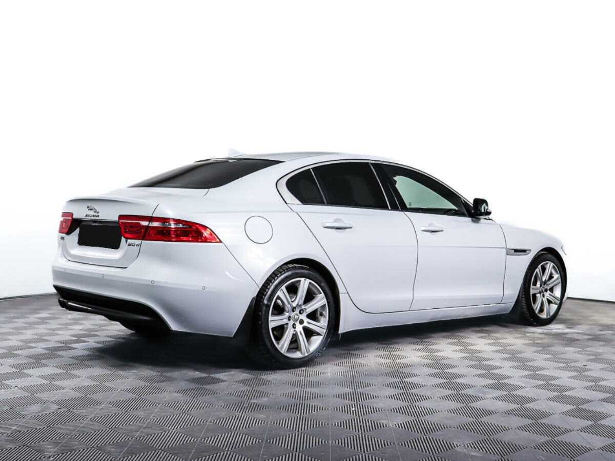 Купить Jaguar XE с пробегом. Фото: #4
