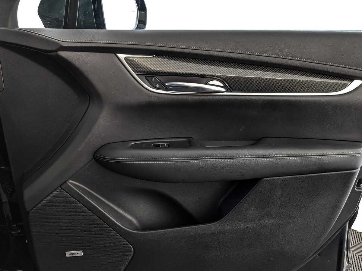 Купить Cadillac XT6 с пробегом. Фото: #24