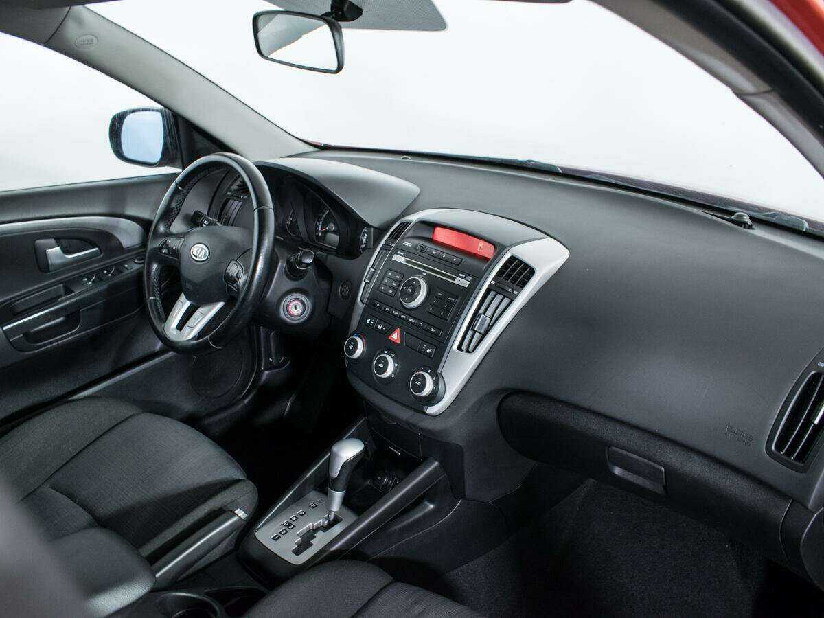 Купить Kia Ceed с пробегом. Фото: #8