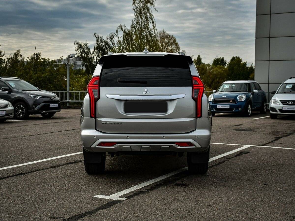 Купить Mitsubishi Montero Sport с пробегом. Фото: #5