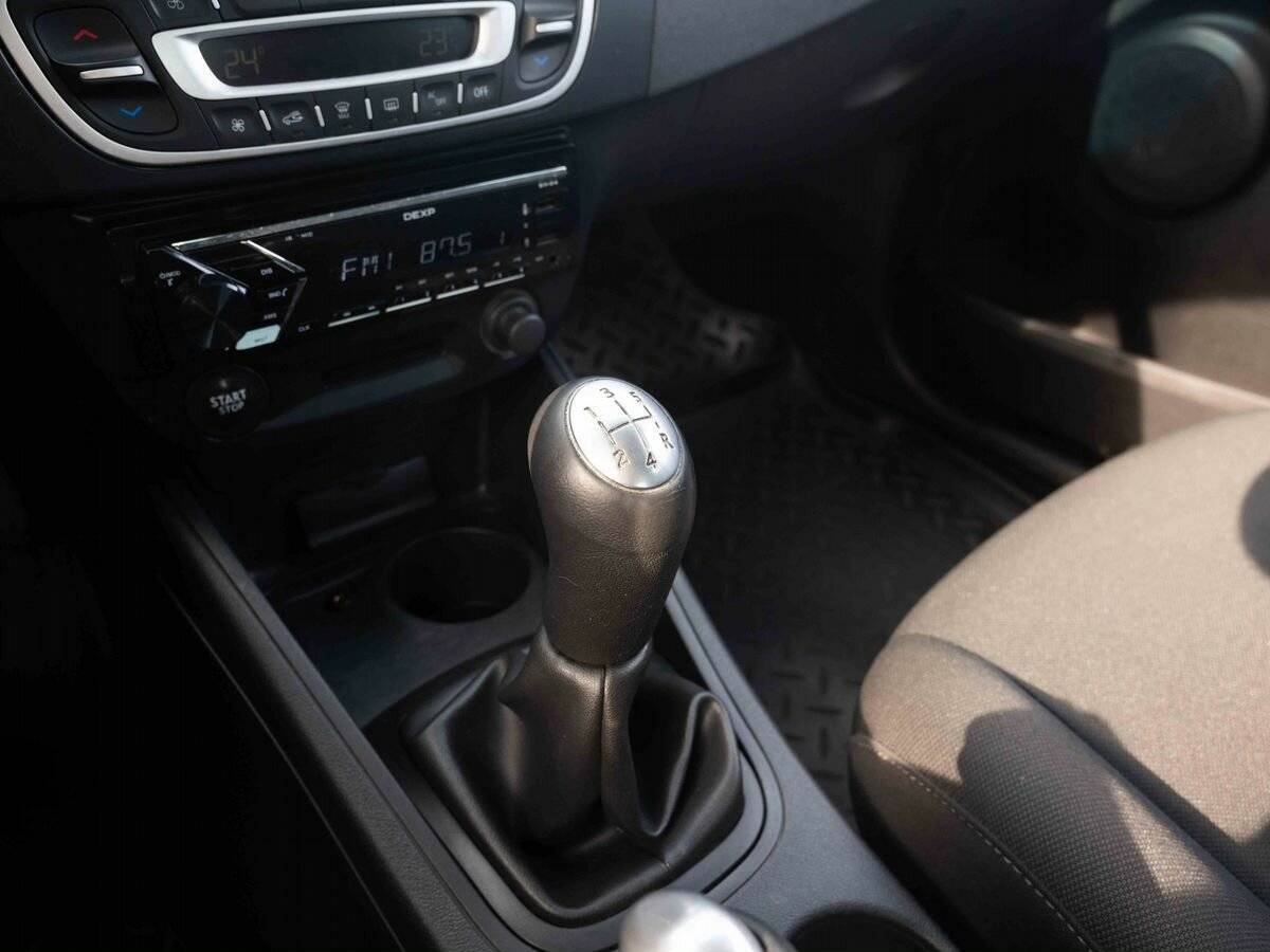 Купить Renault Fluence с пробегом. Фото: #18