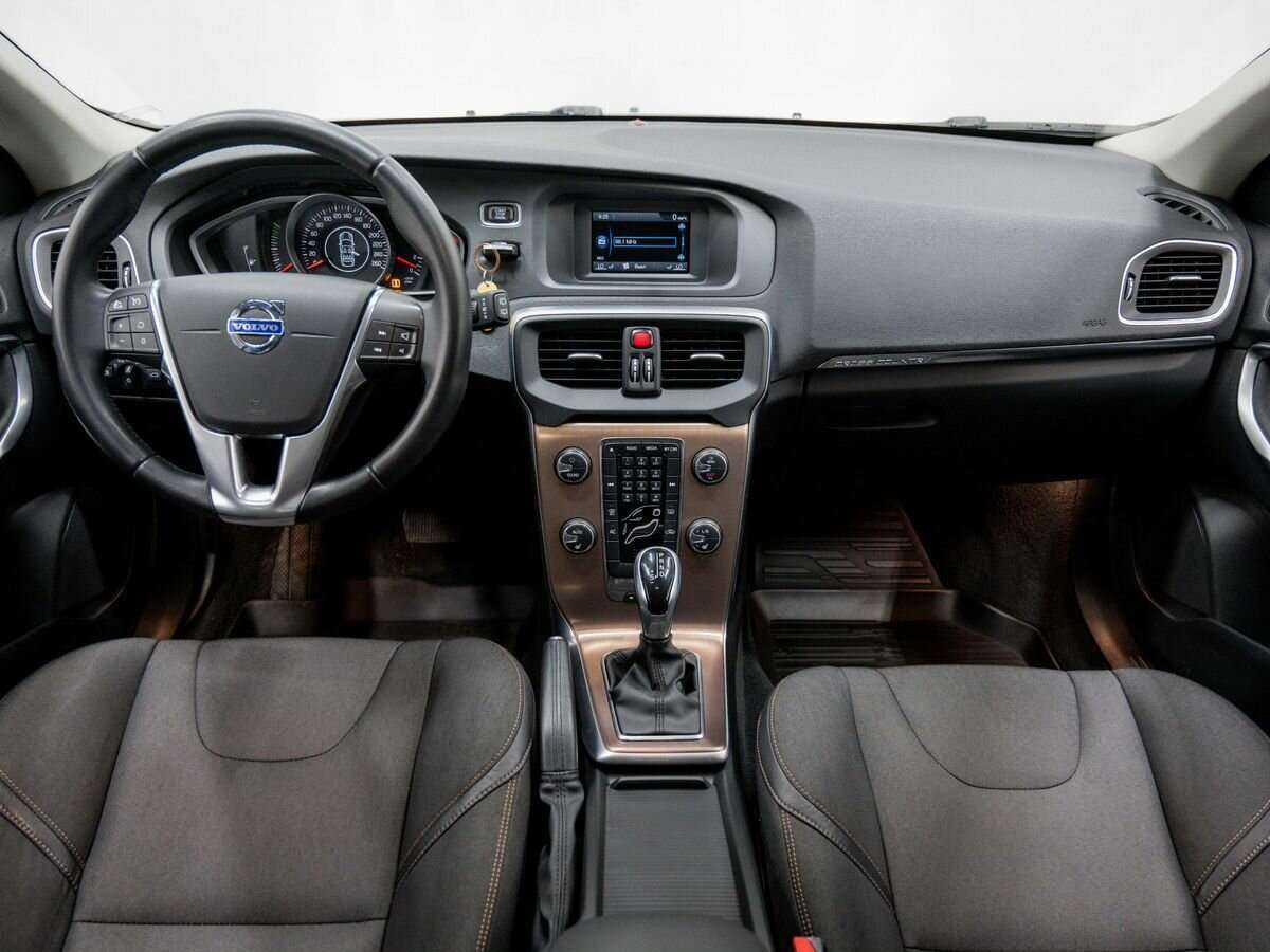 Купить Volvo V40 Cross Country с пробегом. Фото: #10