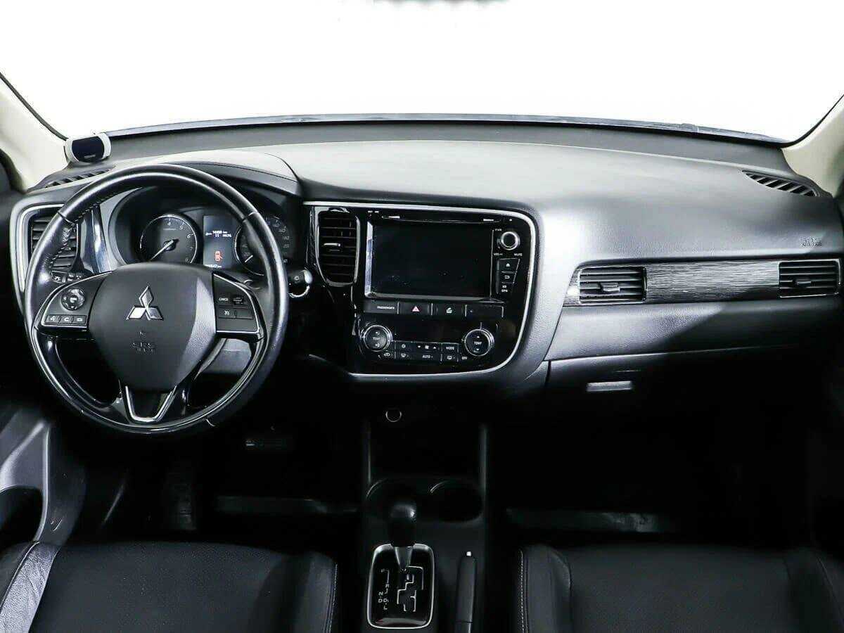 Купить Mitsubishi Outlander с пробегом. Фото: #10
