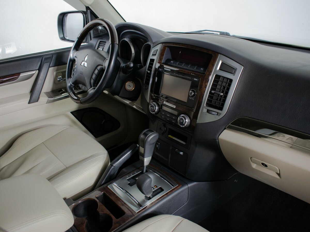 Купить Mitsubishi Pajero с пробегом. Фото: #8