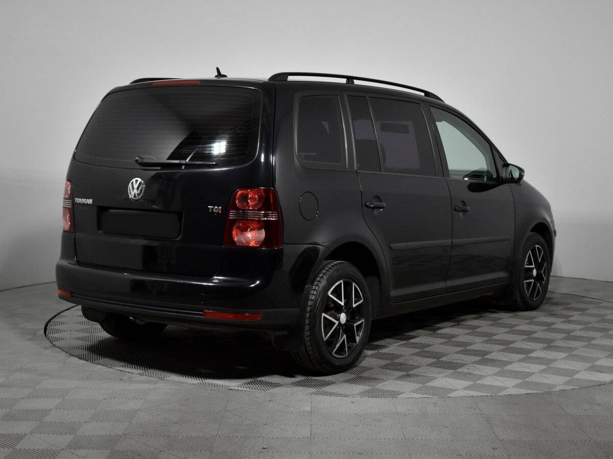 Купить Volkswagen Touran с пробегом. Фото: #4