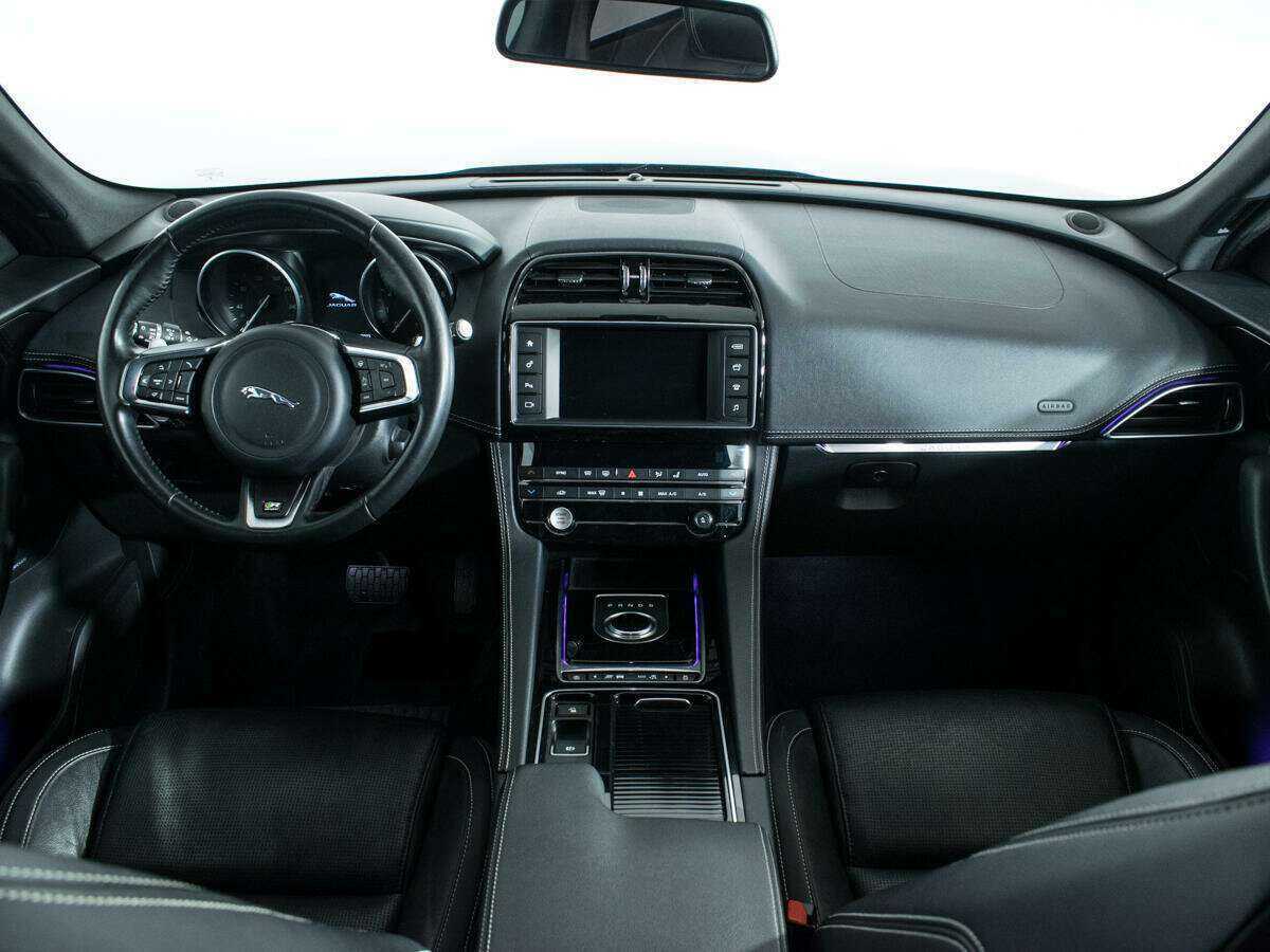 Купить Jaguar F-Pace с пробегом. Фото: #11