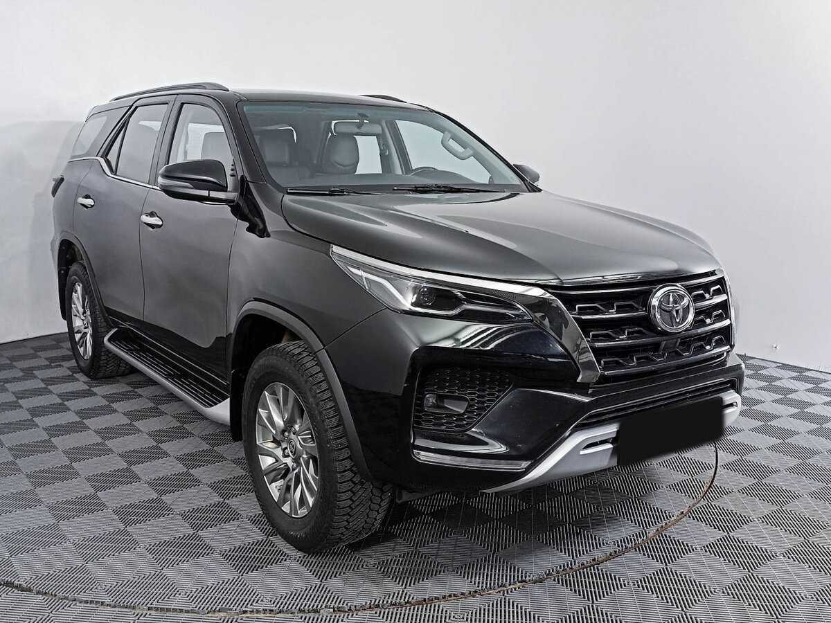 Купить Toyota Fortuner с пробегом. Фото: #2