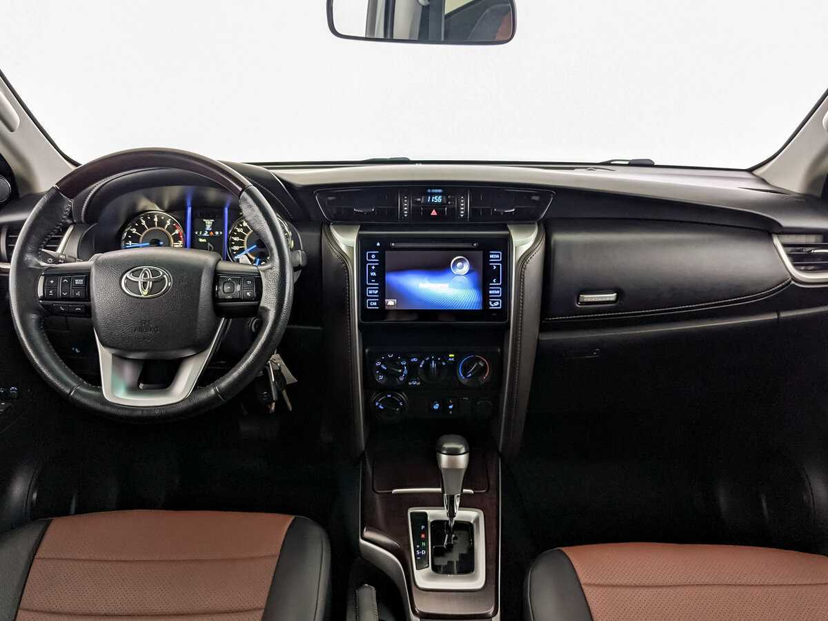 Купить Toyota Fortuner с пробегом. Фото: #11