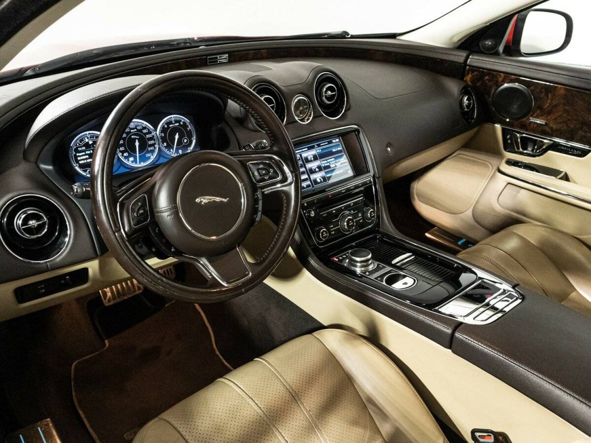 Купить Jaguar XJ с пробегом. Фото: #10