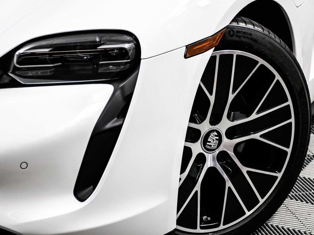 Купить Porsche Taycan с пробегом. Фото: #14