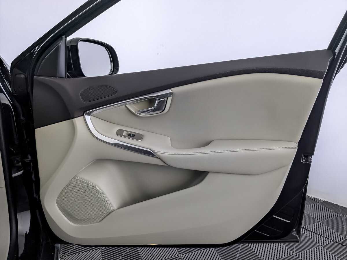 Купить Volvo V40 с пробегом. Фото: #23