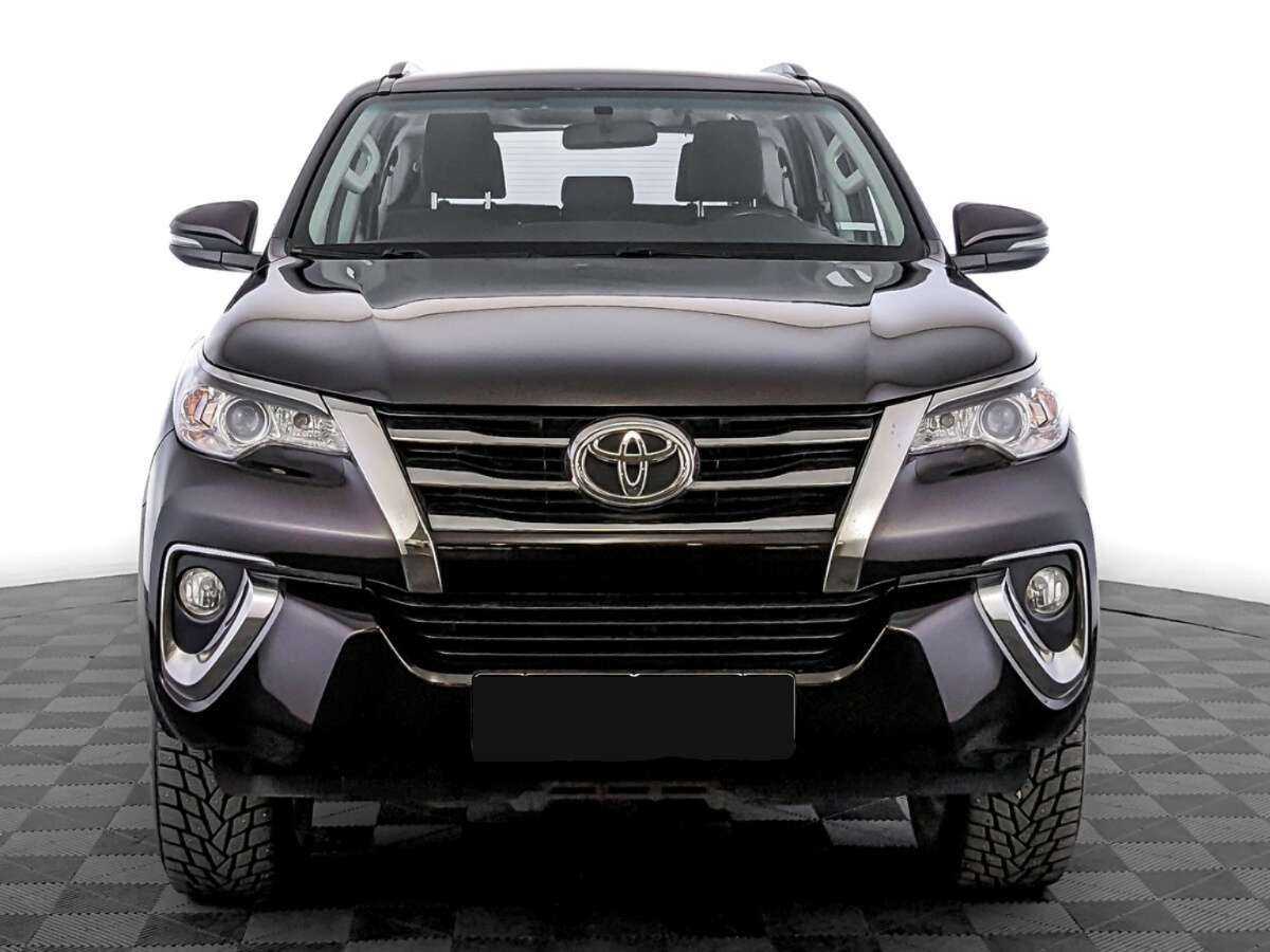 Купить Toyota Fortuner с пробегом. Фото: #1