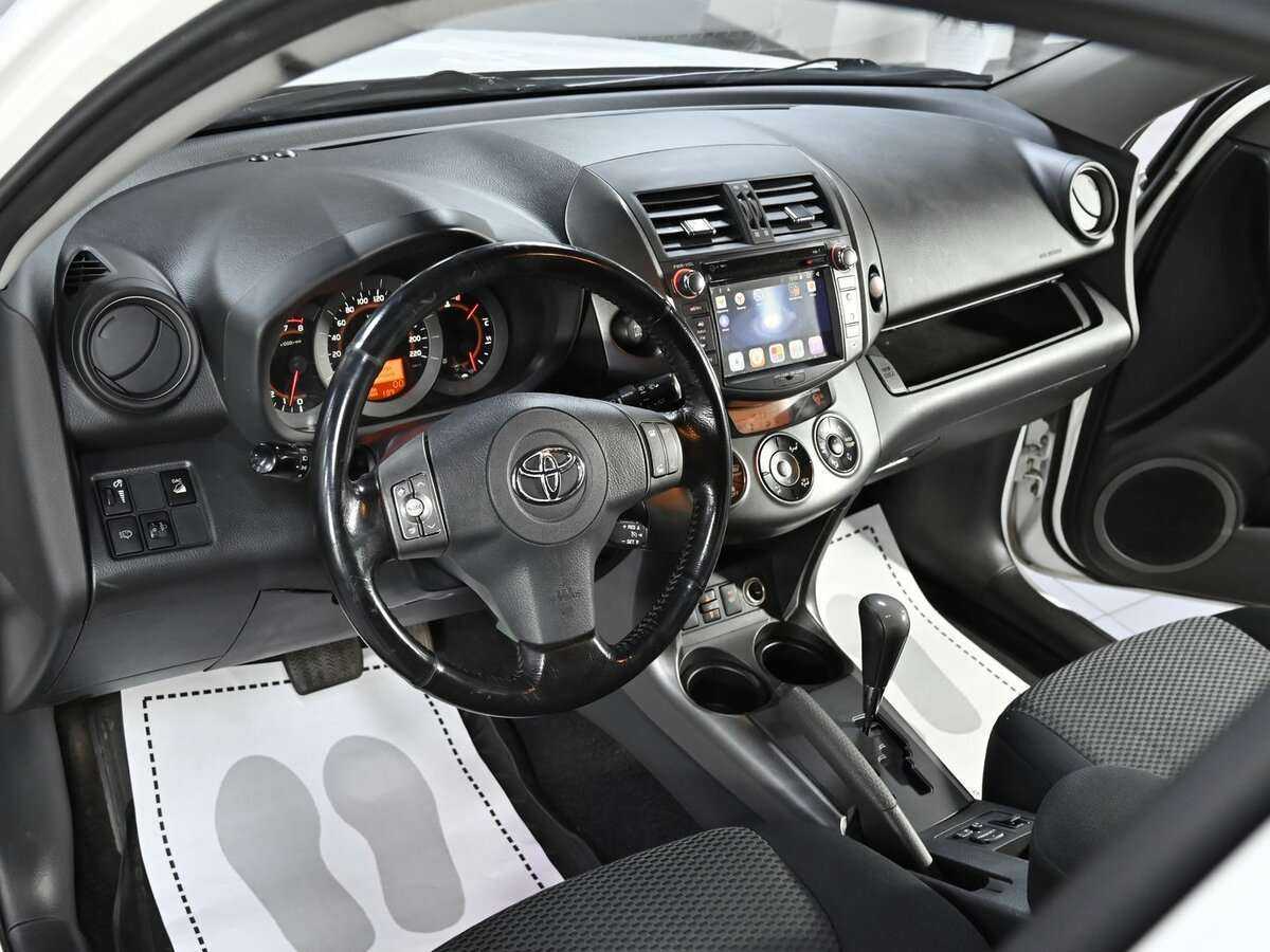 Купить Toyota RAV4 с пробегом. Фото: #4