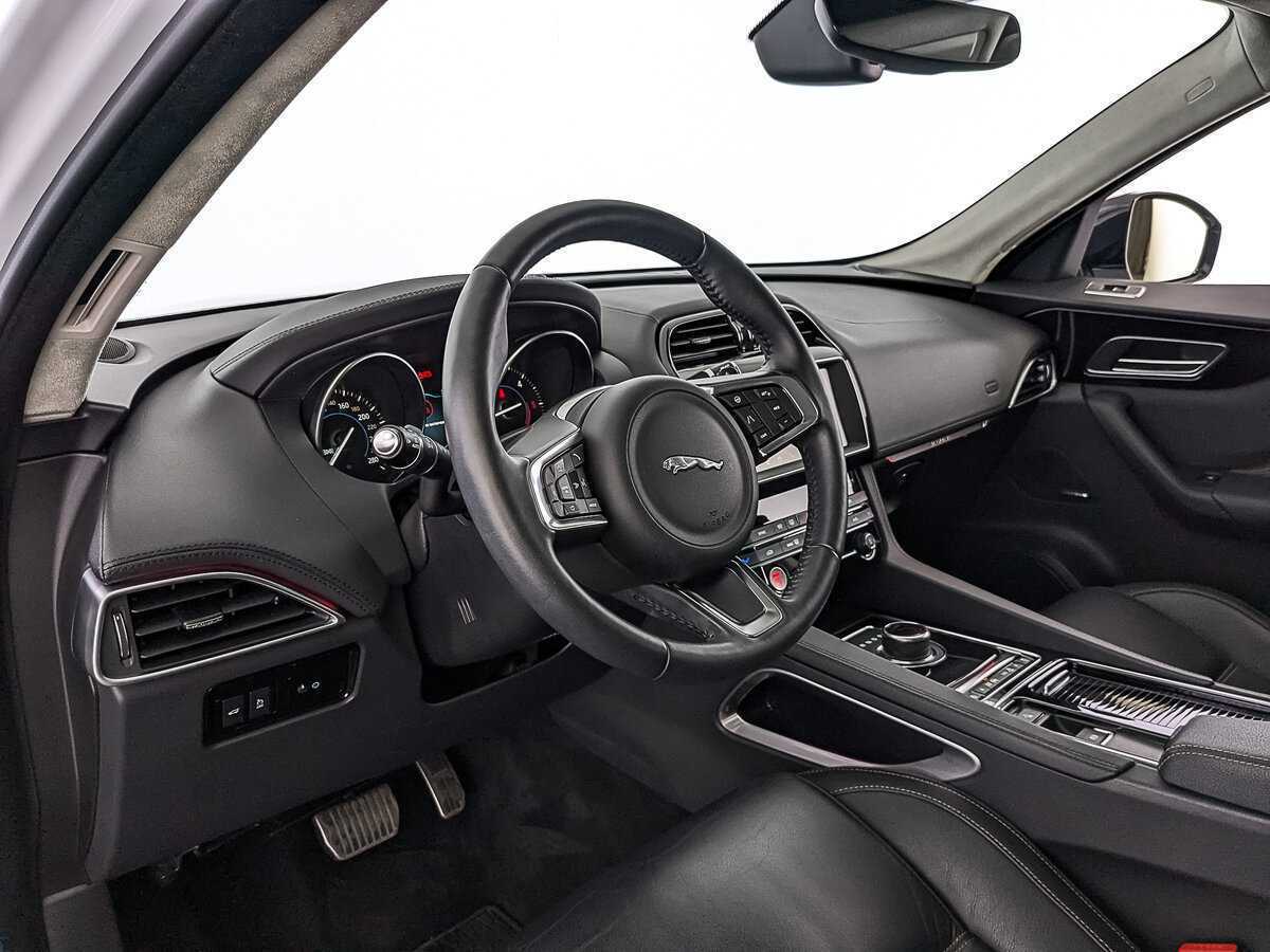 Купить Jaguar F-Pace с пробегом. Фото: #14