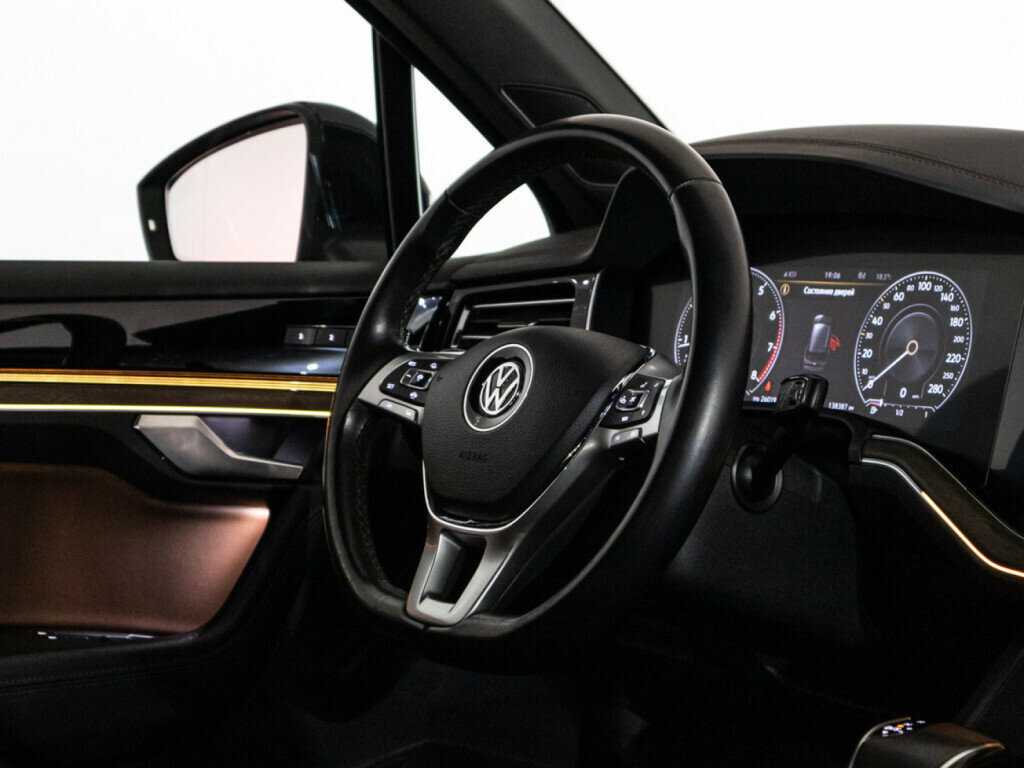 Купить Volkswagen Touareg с пробегом. Фото: #25
