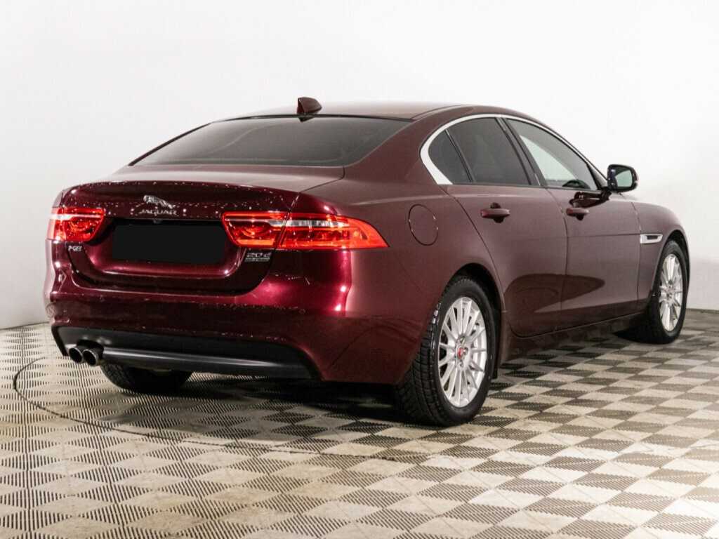 Купить Jaguar XE с пробегом. Фото: #4