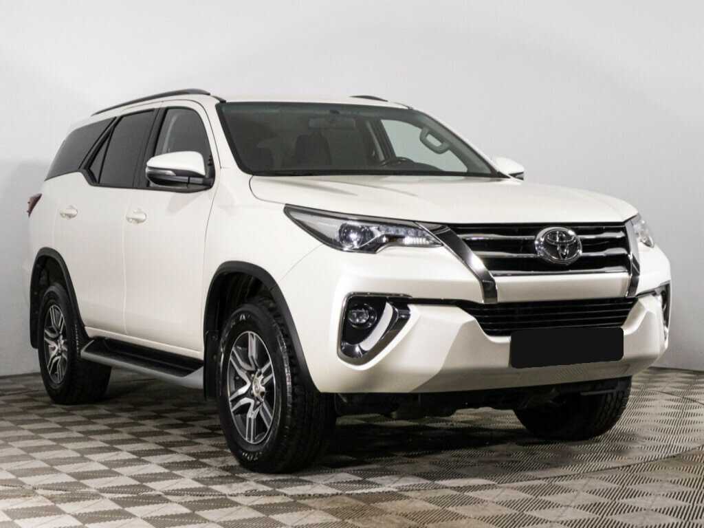 Купить Toyota Fortuner с пробегом. Фото: #2