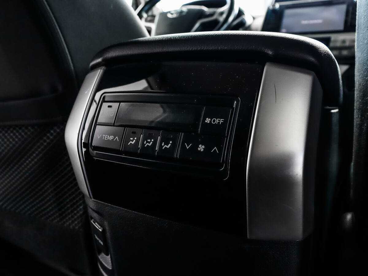 Купить Toyota Land Cruiser Prado с пробегом. Фото: #14