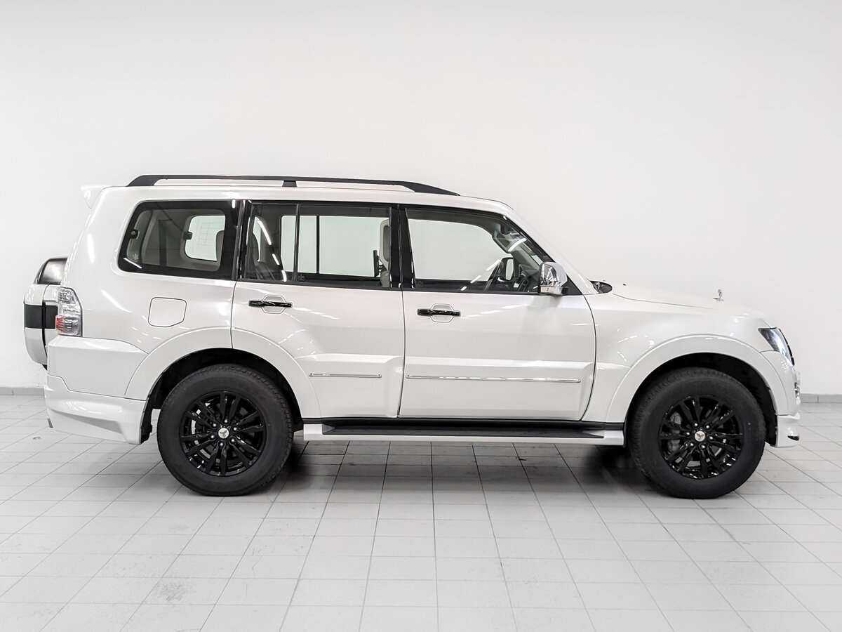 Купить Mitsubishi Pajero с пробегом. Фото: #3