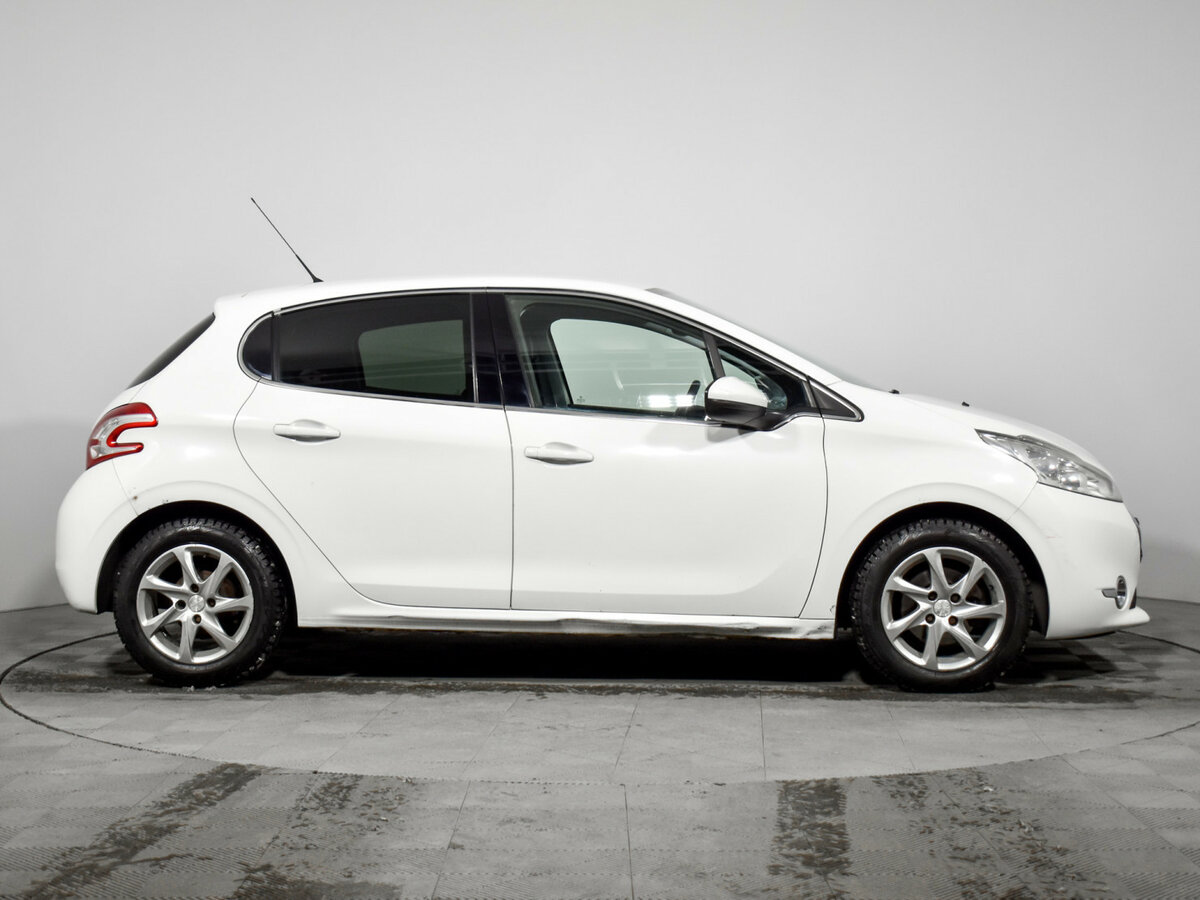 Купить Peugeot 208 с пробегом. Фото: #3