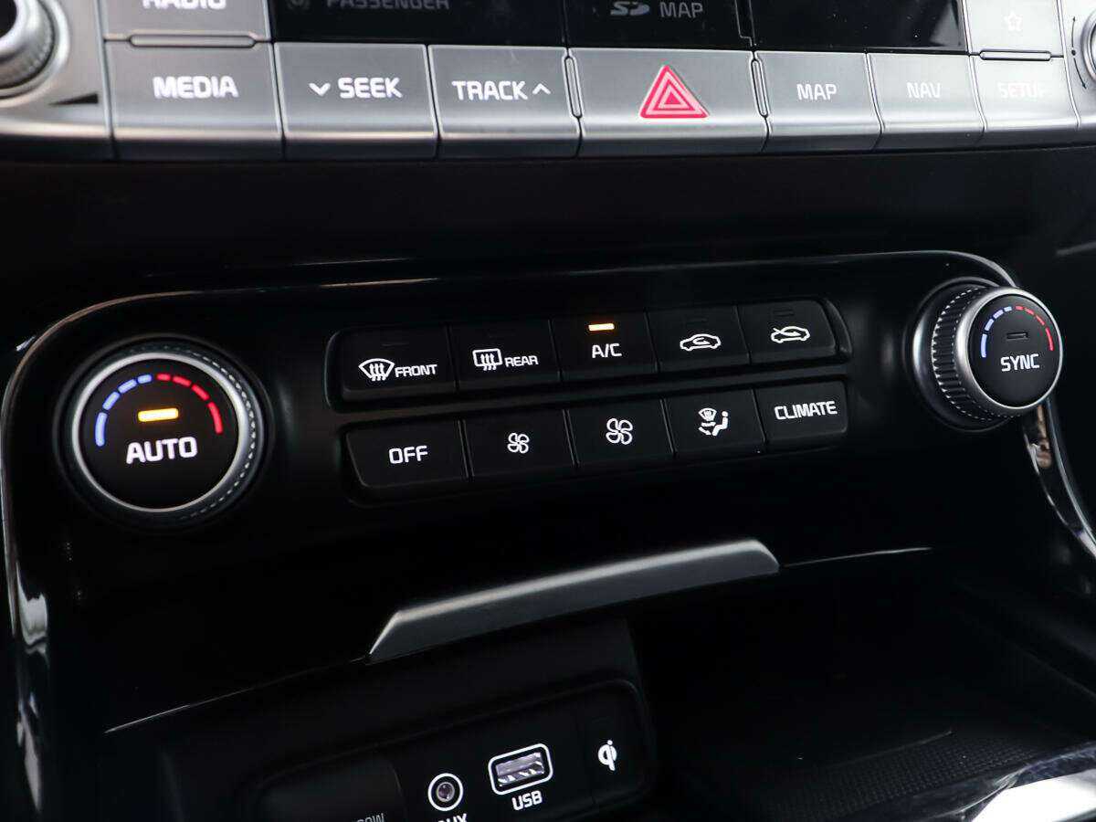 Купить Kia Stinger с пробегом. Фото: #18