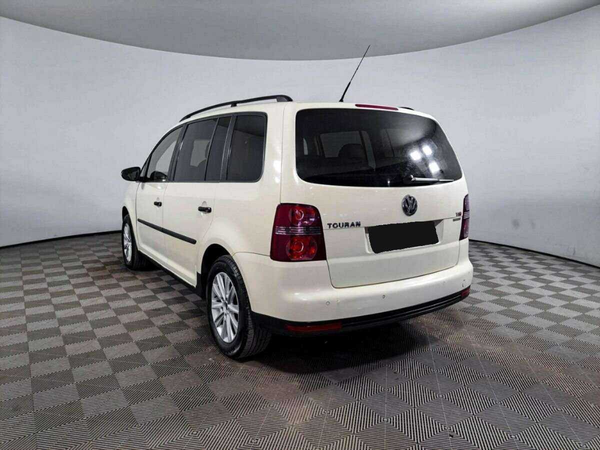 Купить Volkswagen Touran с пробегом. Фото: #6