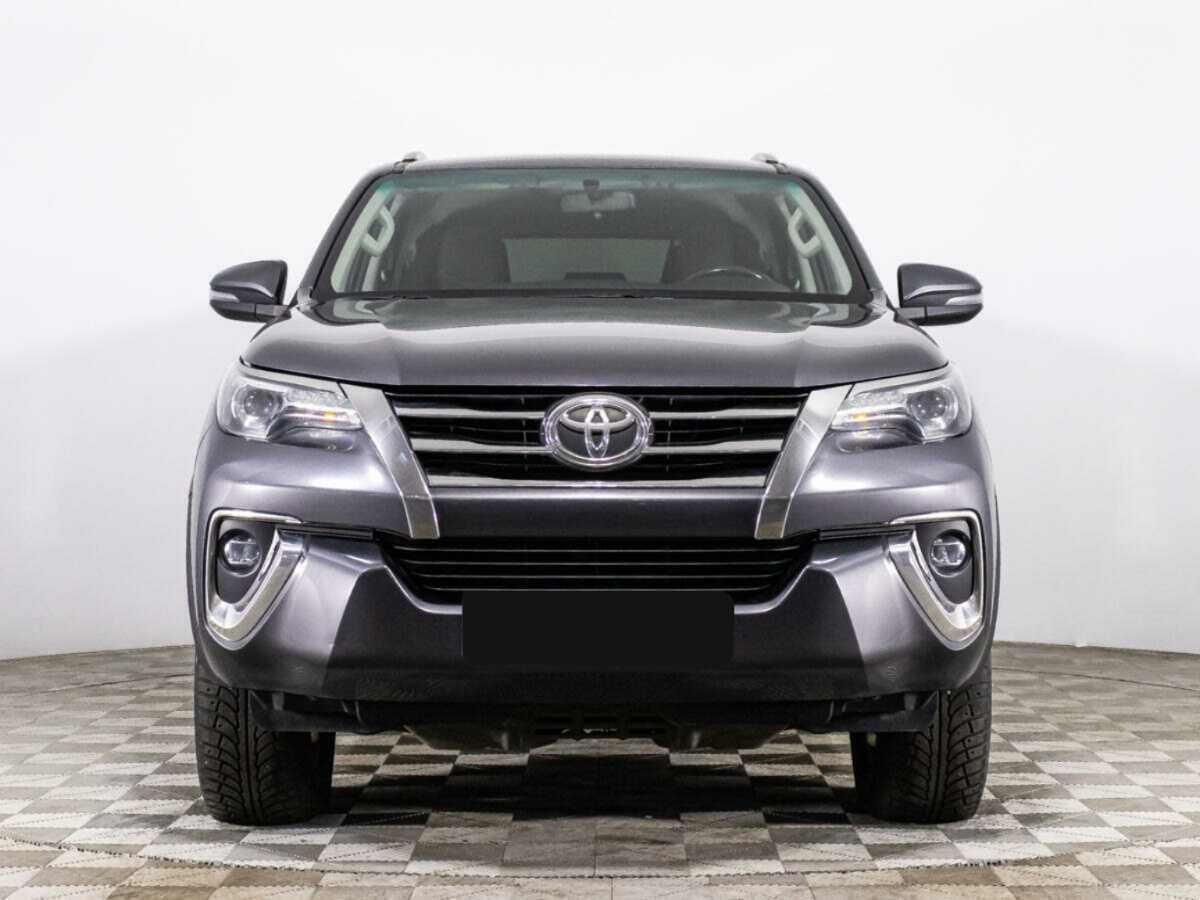 Купить Toyota Fortuner с пробегом. Фото: #1