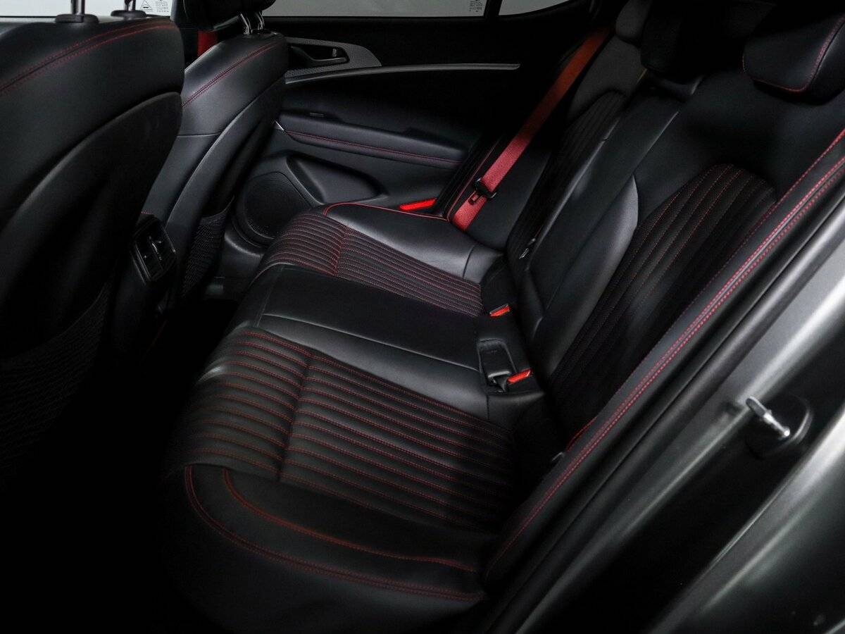 Купить Genesis G70 с пробегом. Фото: #7