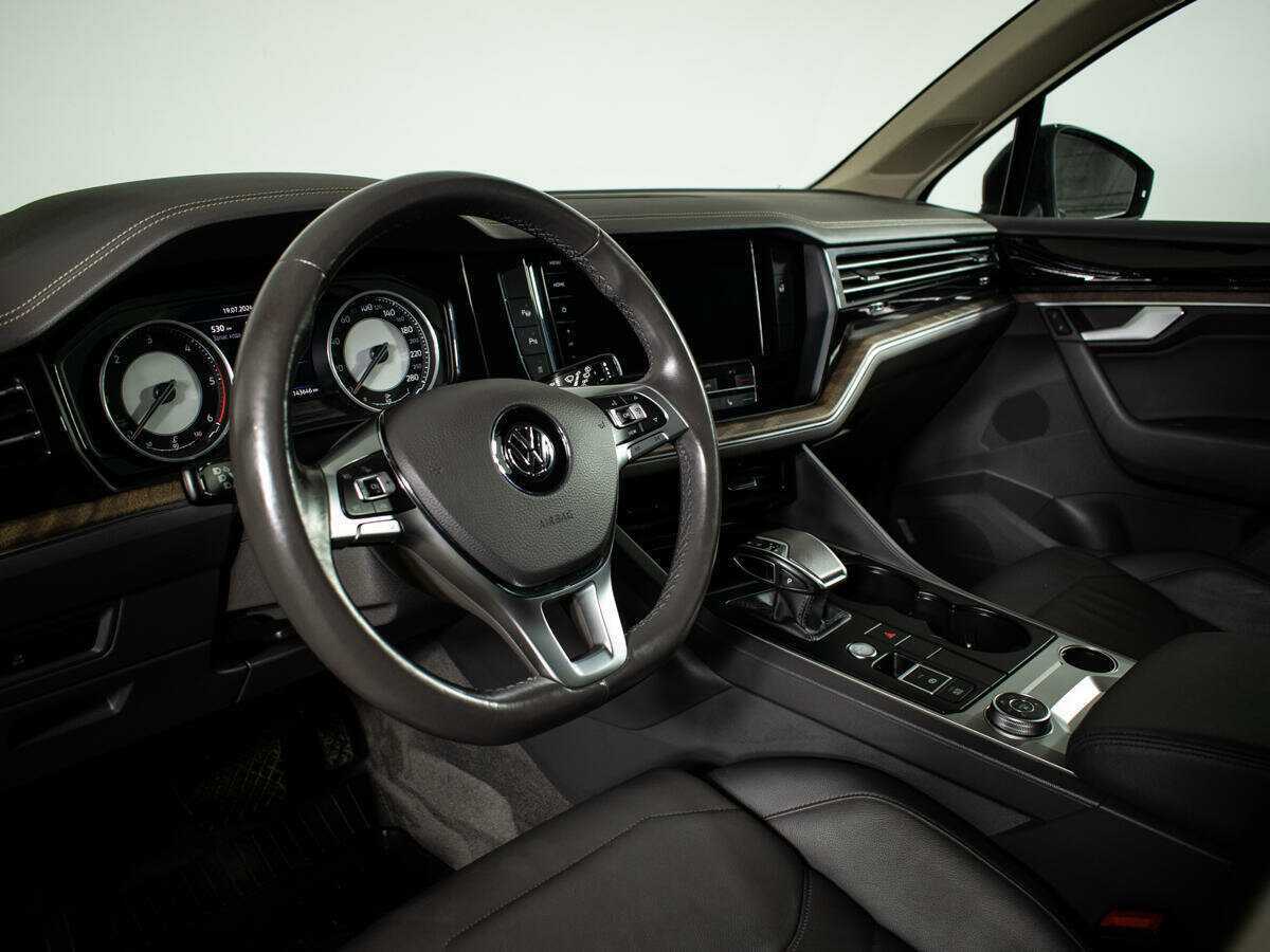 Купить Volkswagen Touareg с пробегом. Фото: #12
