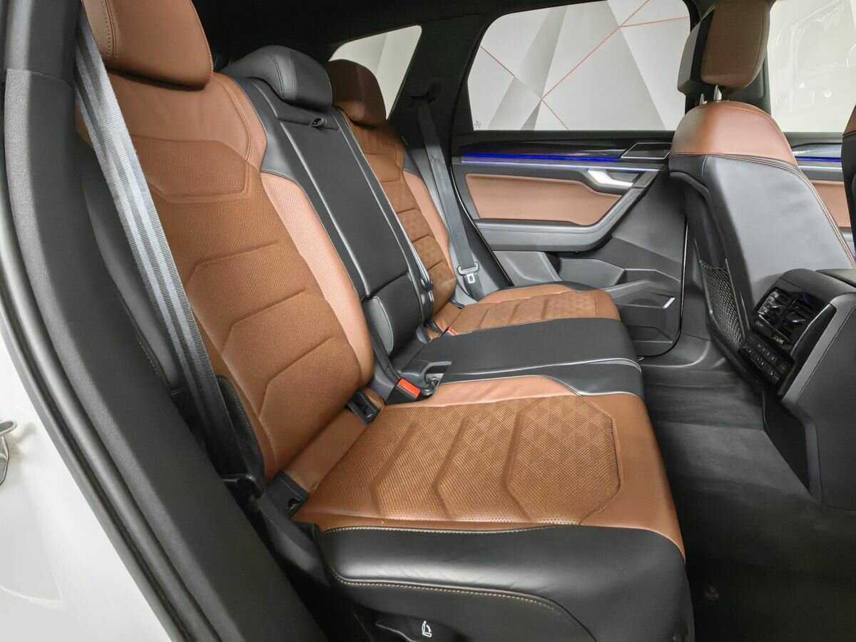 Купить Volkswagen Touareg с пробегом. Фото: #11