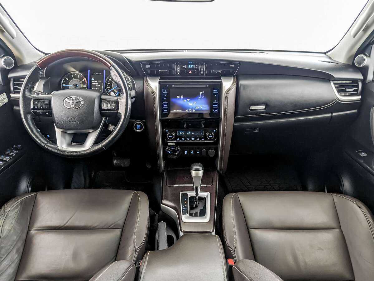 Купить Toyota Fortuner с пробегом. Фото: #11