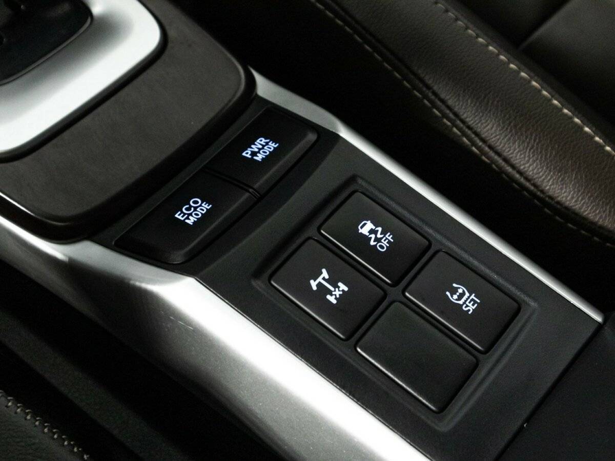 Купить Toyota Fortuner с пробегом. Фото: #19