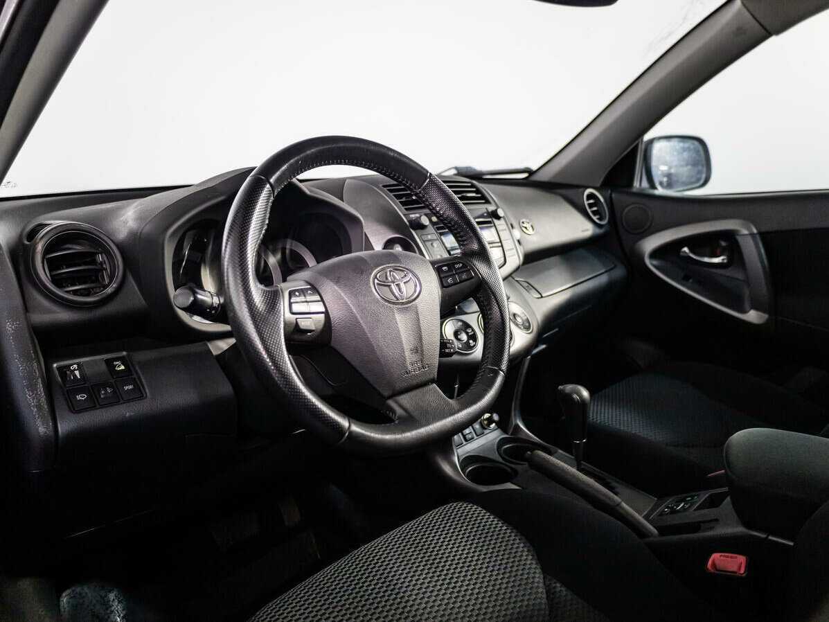 Купить Toyota RAV4 с пробегом. Фото: #9