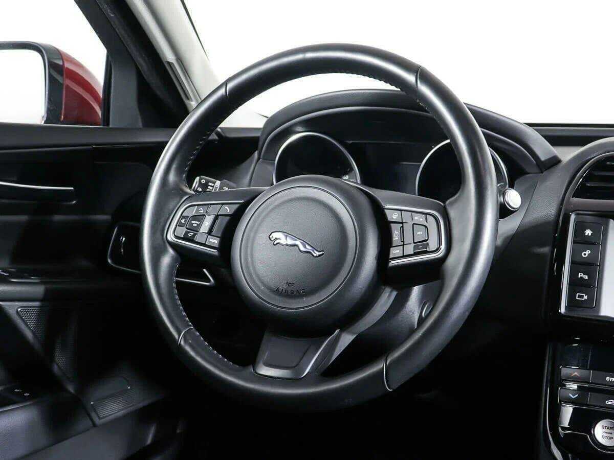 Купить Jaguar XE с пробегом. Фото: #17
