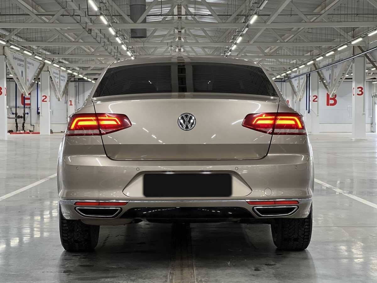 Купить Volkswagen Passat с пробегом. Фото: #5