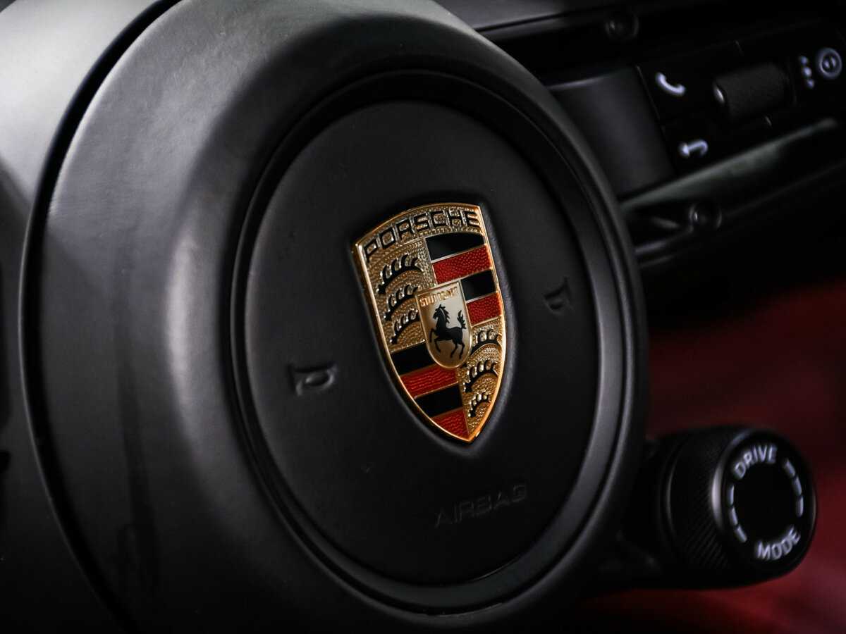 Купить Porsche Taycan с пробегом. Фото: #14