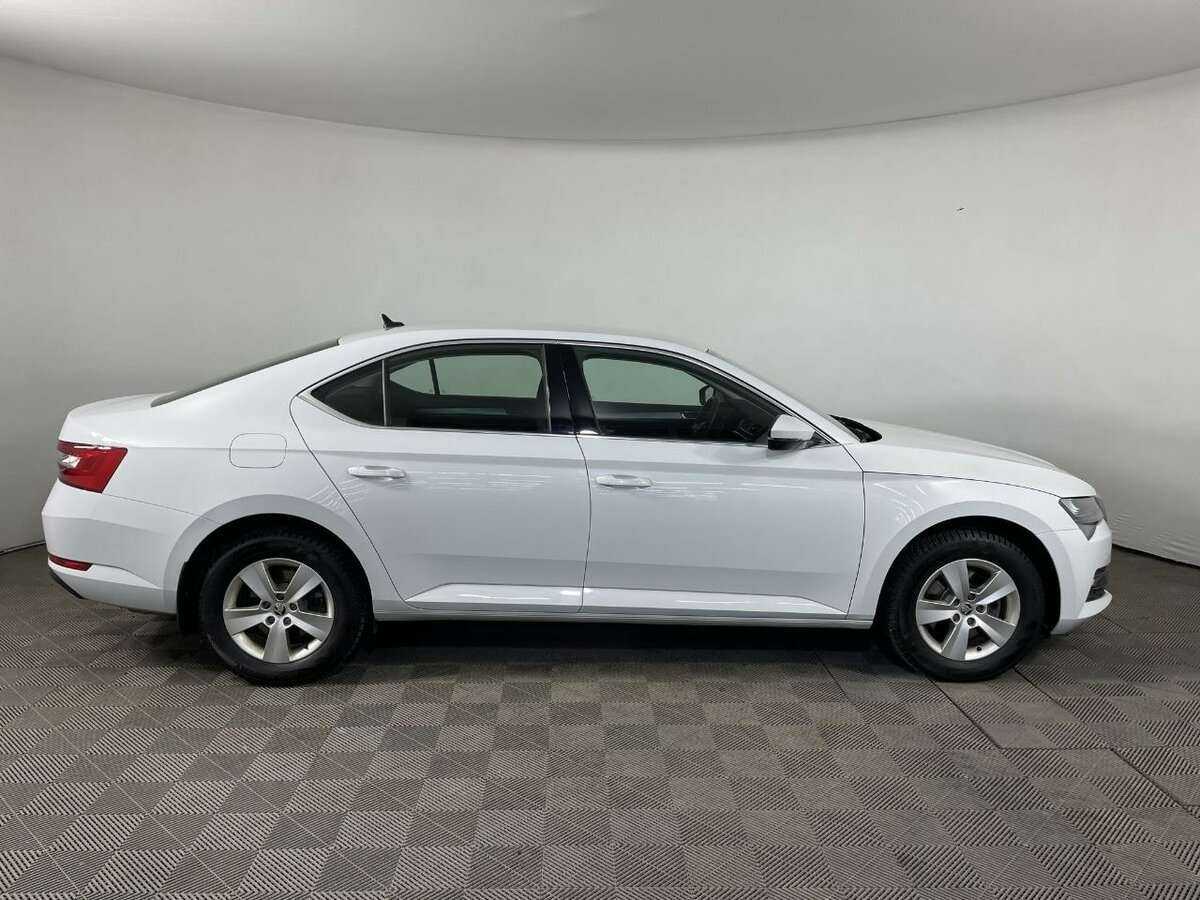 Купить Skoda Superb с пробегом. Фото: #2