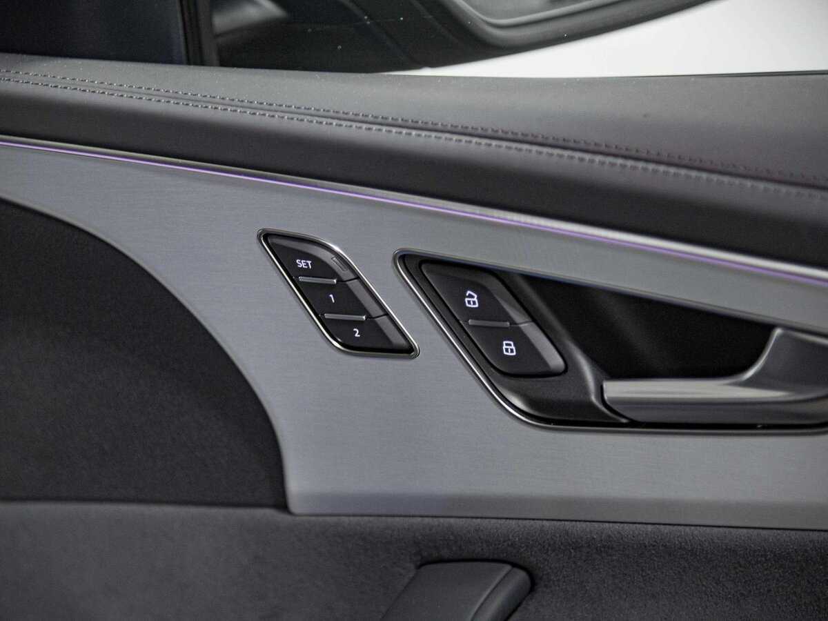 Купить Audi Q8 с пробегом. Фото: #25