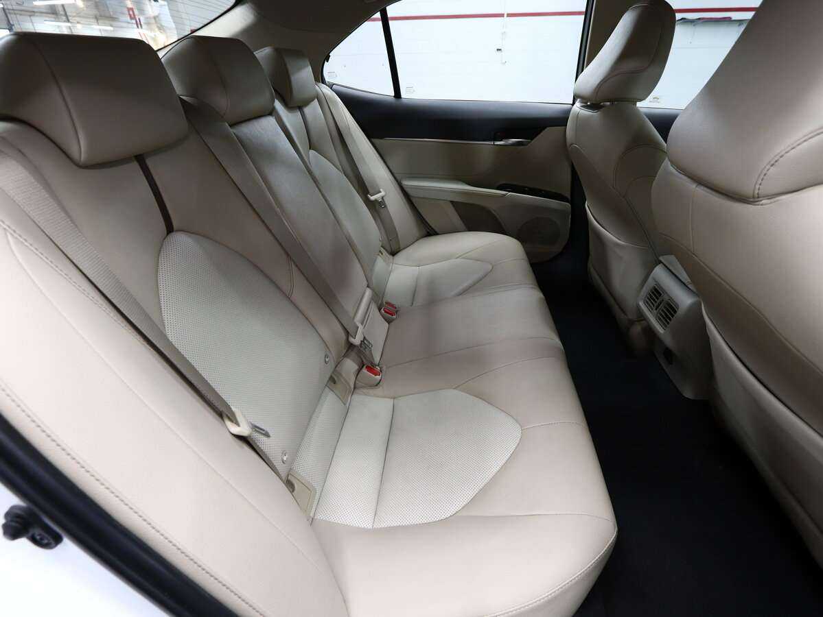 Купить Toyota Camry с пробегом. Фото: #14