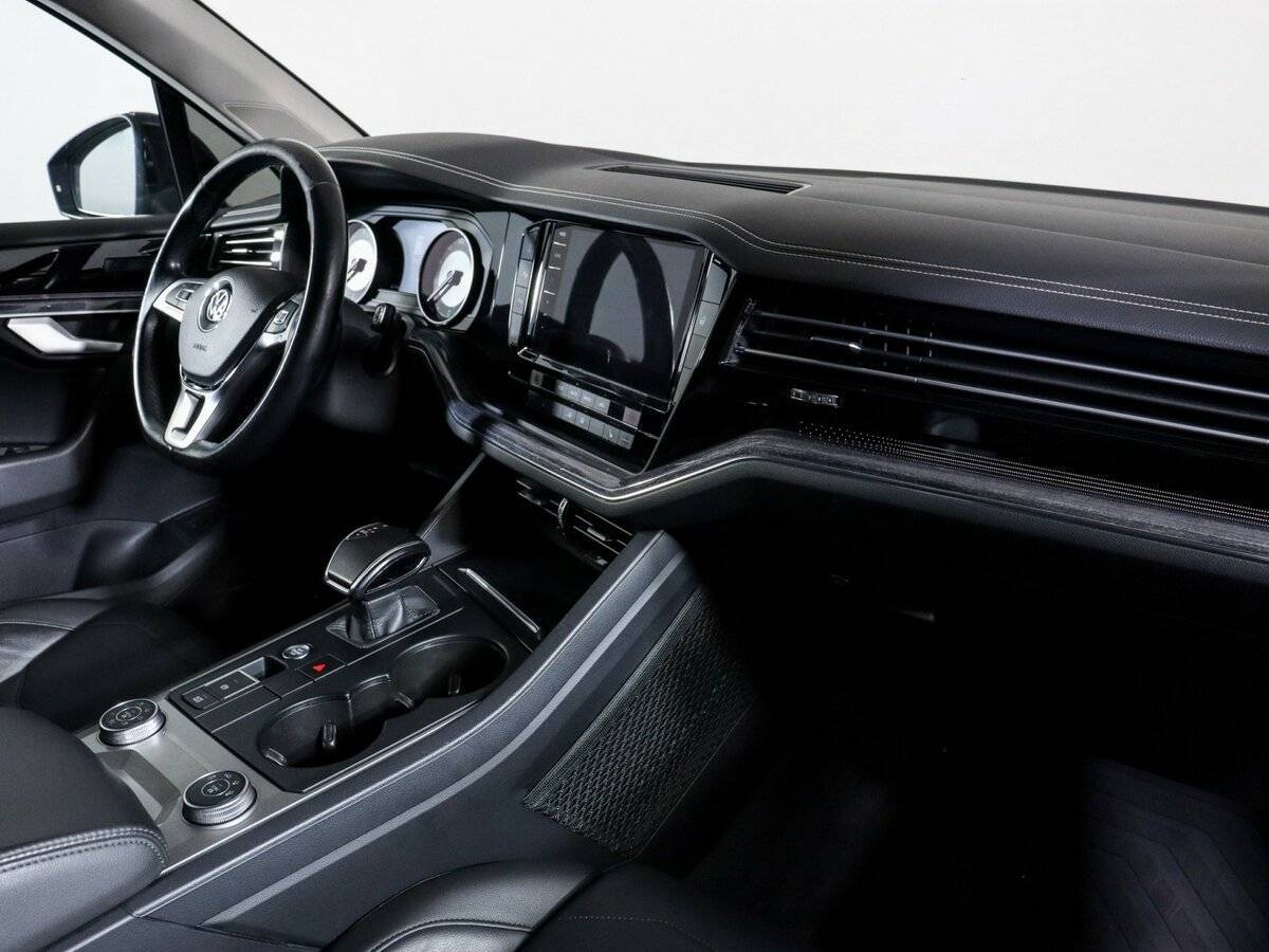 Купить Volkswagen Touareg с пробегом. Фото: #3