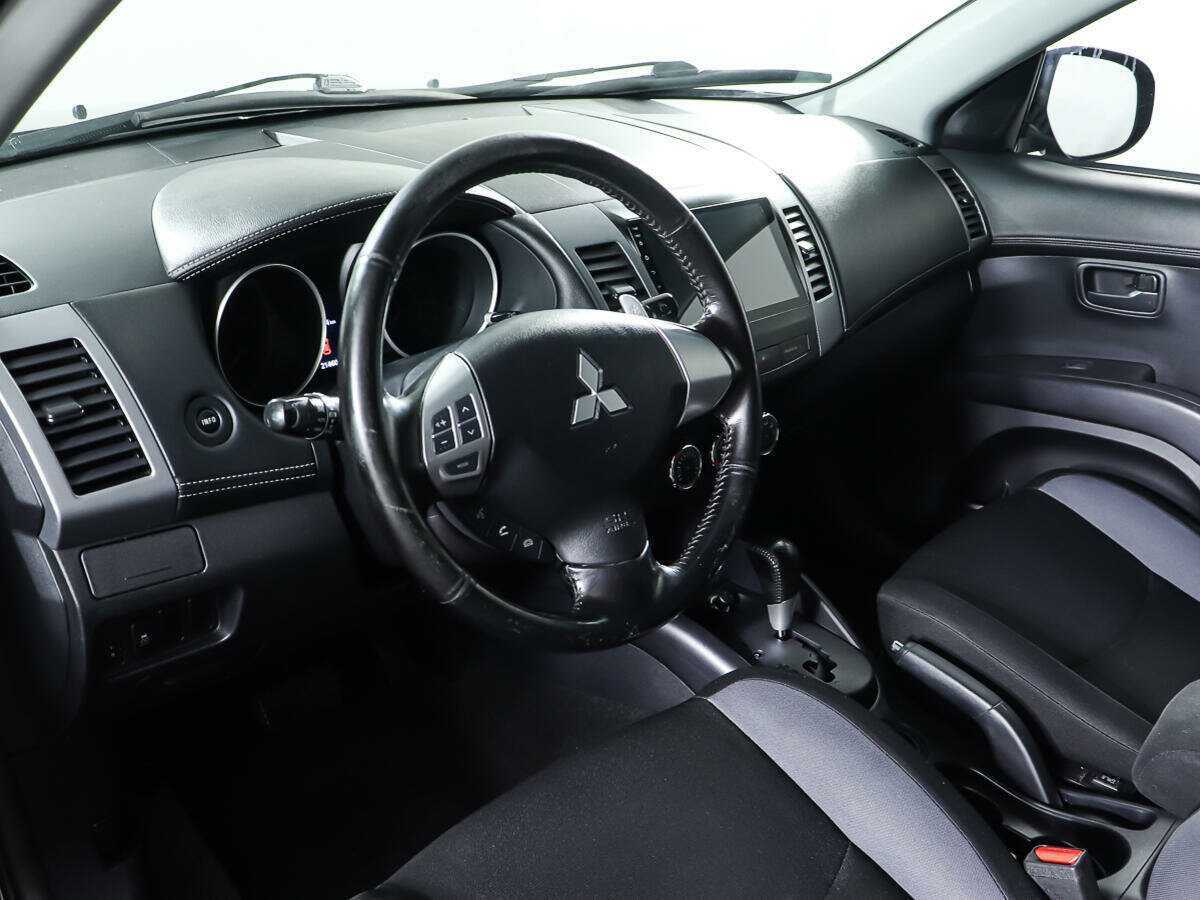 Купить Mitsubishi Outlander с пробегом. Фото: #11