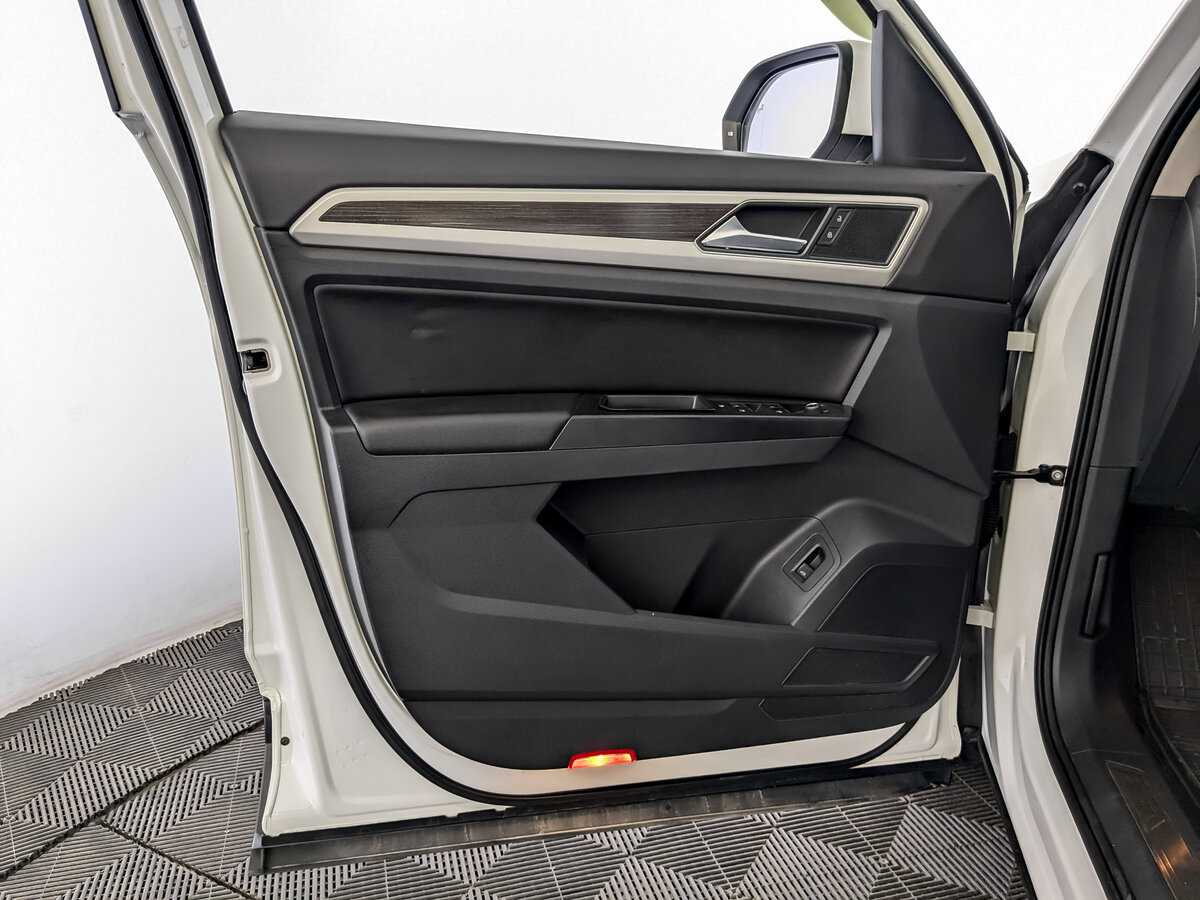 Купить Volkswagen Teramont с пробегом. Фото: #16