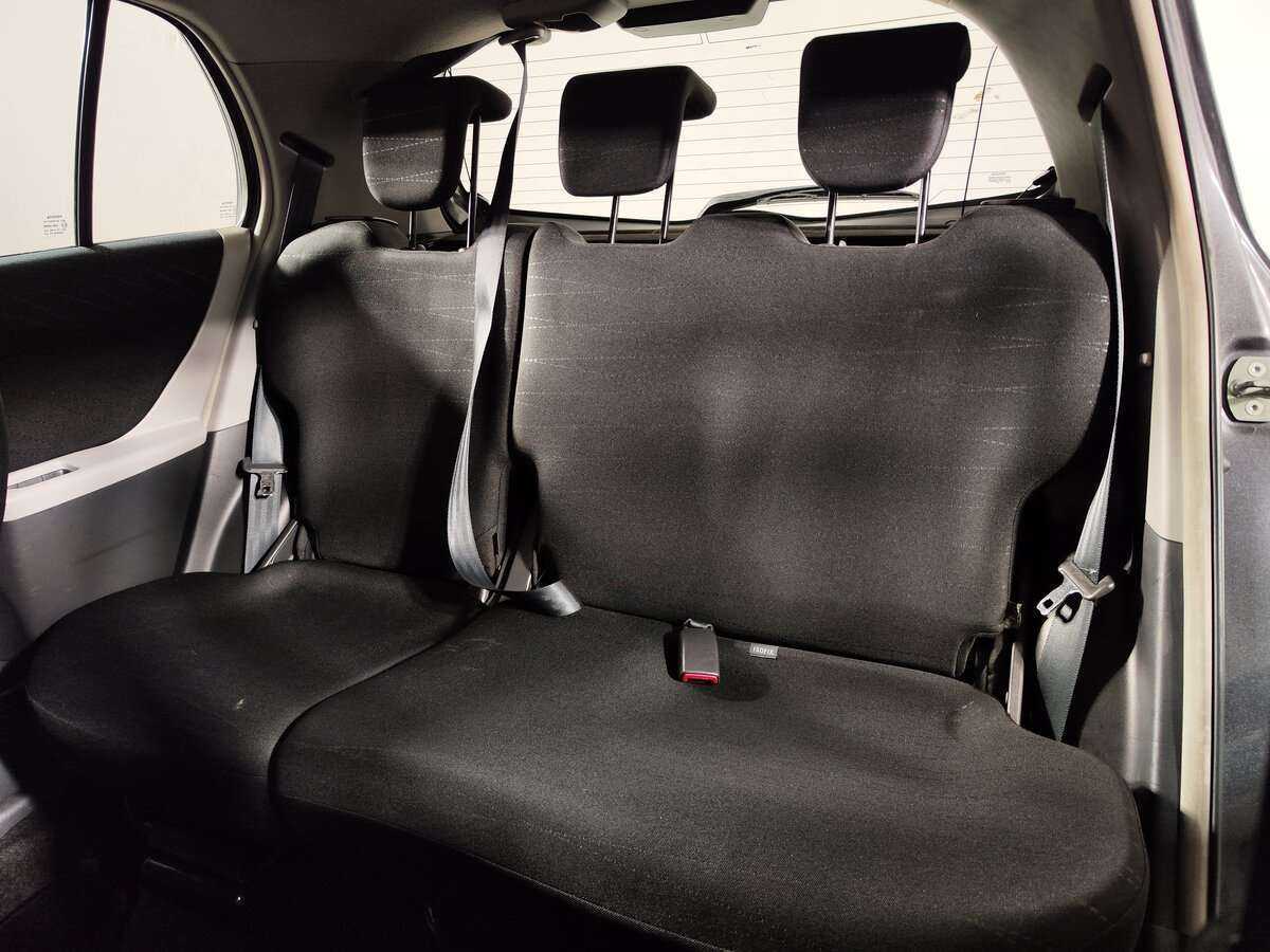 Купить Toyota Yaris с пробегом. Фото: #8