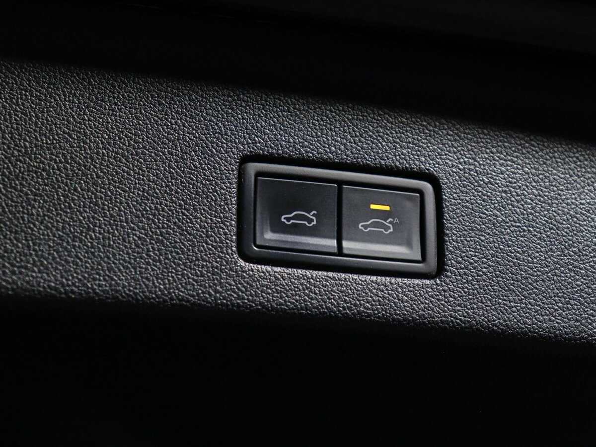 Купить Volkswagen Touareg с пробегом. Фото: #17