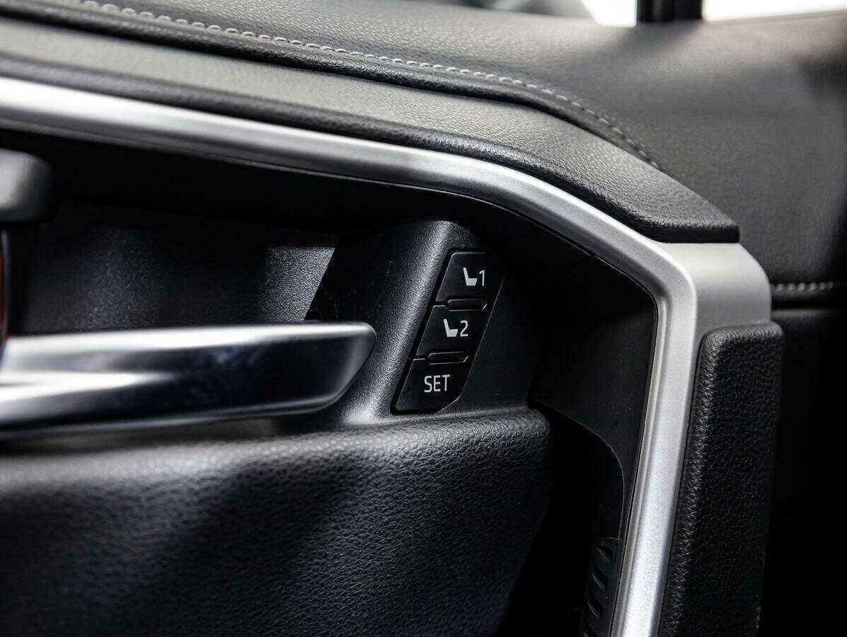 Купить Toyota RAV4 с пробегом. Фото: #18